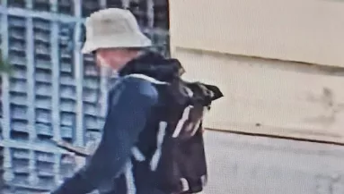 Egy idős úrral találkozott az Árpád-hídnál az Azahriah-kalapos srác: bicskanyitogató, miért - Fotók