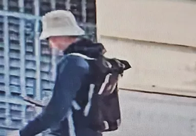 Egy idős úrral találkozott az Árpád-hídnál az Azahriah-kalapos srác: bicskanyitogató, miért - Fotók