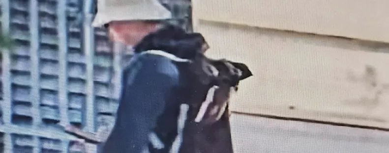 Egy idős úrral találkozott az Árpád-hídnál az Azahriah-kalapos srác: bicskanyitogató, miért - Fotók