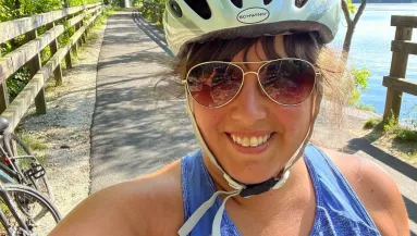 Denevér repült Era szájába a túrán - A hatóságok riadót fújtak - Videó