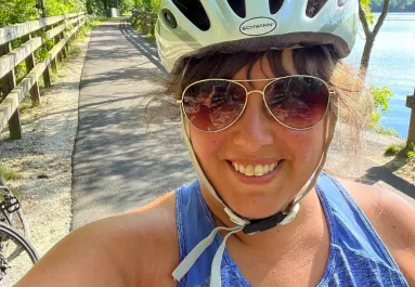 Denevér repült Era szájába a túrán - A hatóságok riadót fújtak - Videó