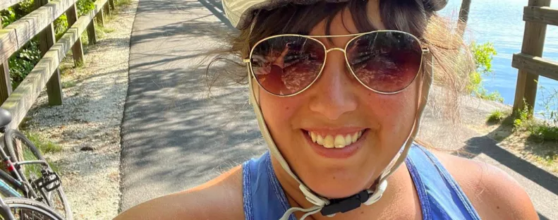 Denevér repült Era szájába a túrán - A hatóságok riadót fújtak - Videó