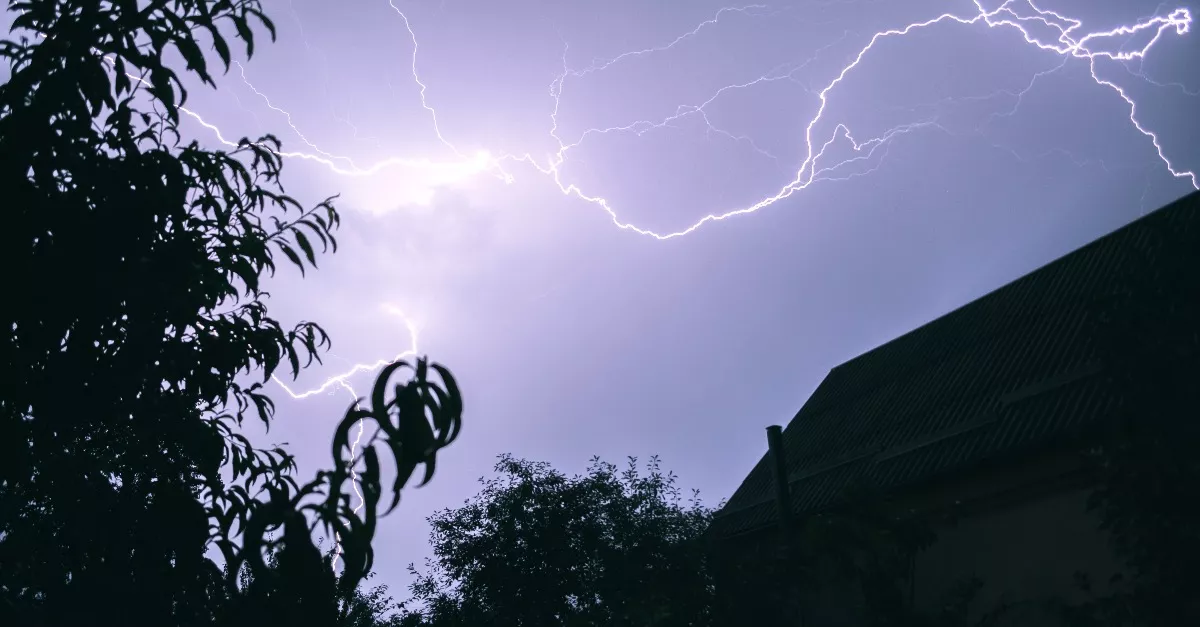 80 km/h-s szél, villámárvizek, jég, felhőszakadás: ezt ma kevesen ússzák meg