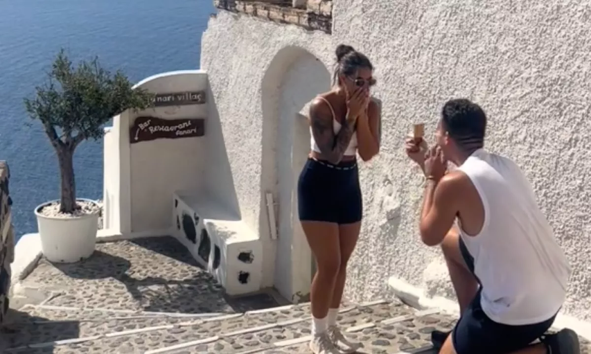 Az év lánykérése lett volna Szantorinin: ami ezután történt, rekordokat dönt a TikTok-on - Videó