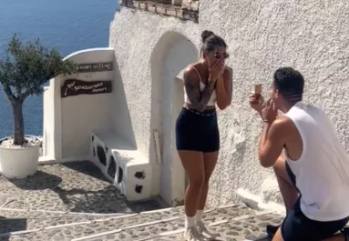 Az év lánykérése lett volna Szantorinin: ami ezután történt, rekordokat dönt a TikTok-on - Videó