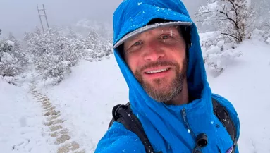 Titokzatos lényt fotózott a túrázó egy hegyen - Fotók