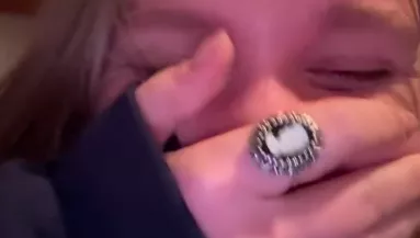 45 ezerért adta el a ruháját a nő: amikor megtudta a valódi értékét, kiborult - Videó