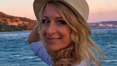 27 éve a rockdalukra tombolt az egész világ: ma senki nem ismeri fel ezt a 49 éves nőt - Fotók