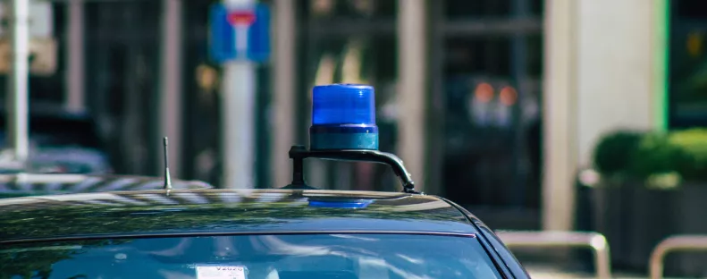 Késsel támadt egy diák a tanárnőjére - Fegyveres rendőrök a környéken, helikopter a levegőben - Fotó