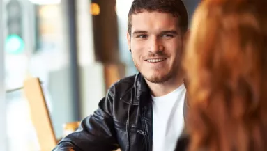 Ez a 4 mondat leplezi le: a pasi csak meg akar fektetni