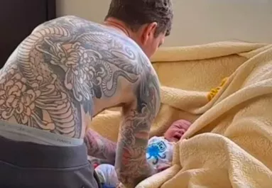 Spórolni akart a babafotózáson Dani: az otthon készített képei pusztítóak - Videó