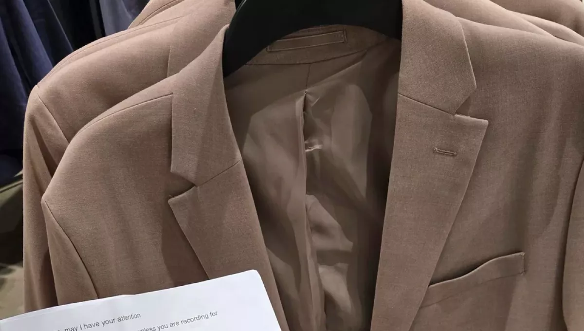 Megdöbbent a férfi, mit talált egy zakó zsebében a H&M-ben - Videó