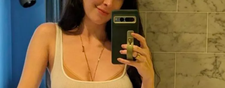 33 milliót kapsz, ha összehozod ezt az erotikus modellt a leendő férjével - Fotókt