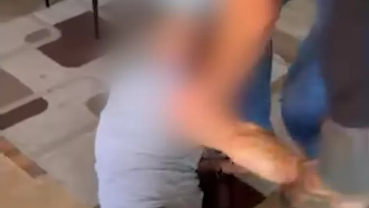 A home office-ban csaptak le a zsaruk Gáborra: millióktól, aranytól és karóráitól is búcsúzik - Videó