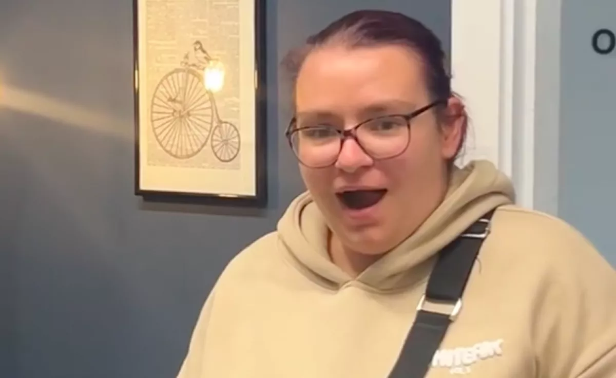 Leesik a nő álla, amikor újra dús hajjal látja meg a párját - Videó 