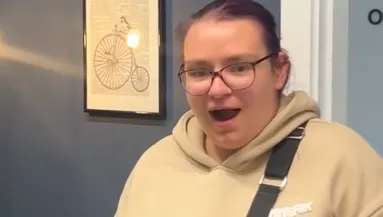 Leesik a nő álla, amikor újra dús hajjal látja meg a párját - Videó 