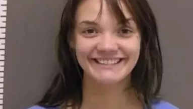 Őrült vigyor a brutális tett után: a 23 éves Lena börtönre számíthat