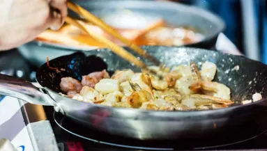 Gyomorforgató tett egy kínai étteremben - Példátlan a bíróság döntése