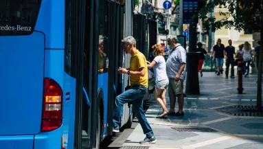 Diáklányt fogdosott a zuglói buszon Péter: amit a lány ezután tett, példaértékű