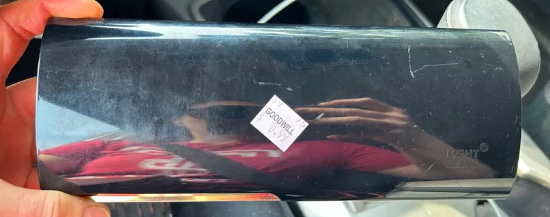 Olcsó dobozt vesz a turkálóban a nő: amikor meglátja, mi van benne, leesik az álla - Fotók