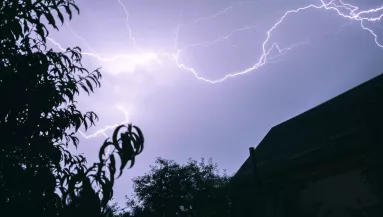 Jön a zuhé: eső és záporok mossák el a pénteket