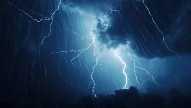 Kiadták a riasztást: jégesővel és zivatarral érkezik a vihar