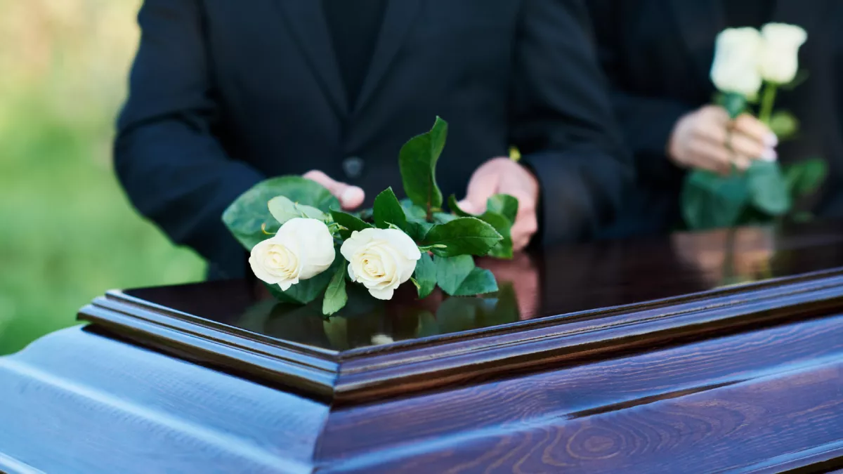 Ami a fiatal férfi temetésén történt, amiatt a rokonok is rémülten sikítottak