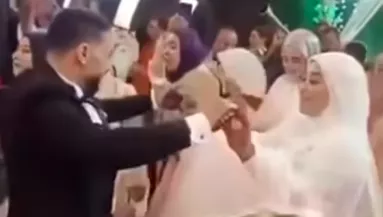 A táncparketten esett össze holtan az esküvőjén a vőlegény - Videó