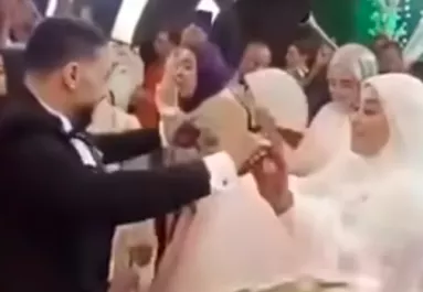 A táncparketten esett össze holtan az esküvőjén a vőlegény - Videó