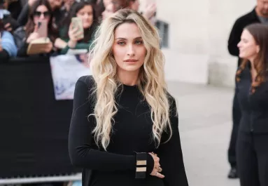 Kínos? - Egy kivétellel minden sztár feketében érkezett a Tom Ford show-ra - Fotók