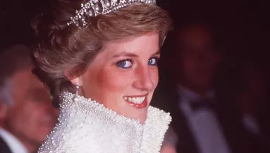 Ő lehet Diana eltitkolt lánya? Kiköpött mása a hercegnének – Fotók