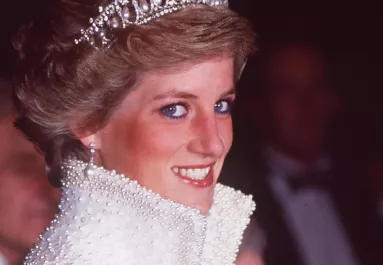 Ő lehet Diana eltitkolt lánya? Kiköpött mása a hercegnének – Fotók