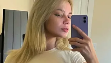 Ezt a 23 éves lányt késelték meg a vonaton: sokkoló videók a neten 