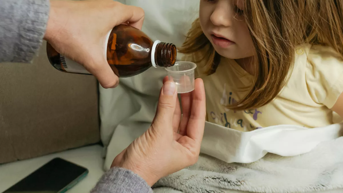 Legalább 20 gyerek halt meg: már ma WHO is figyelmeztet a mérgezett köhögés elleni szirupra