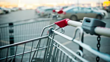 Hihetetlen trükk: Így tudod kinyitni a bevásárlókocsit, ha nincs nálad apró