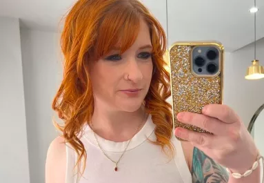 Teát ivott az anya, majd: lebénult a fél arca - Videó