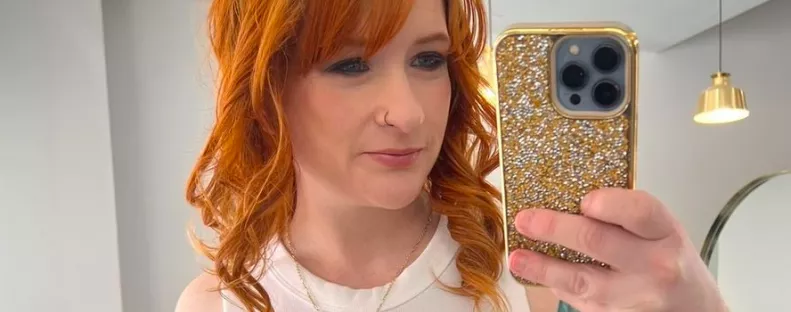 Teát ivott az anya, majd: lebénult a fél arca - Videó