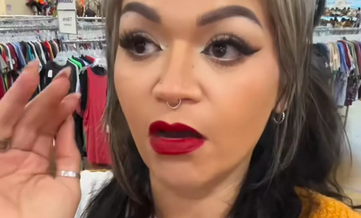 Nadrágot talál a turkálóban a nő: amikor észrevesz egy részletet, legszívesebben "kitépné a szemgolyóit" - Videó