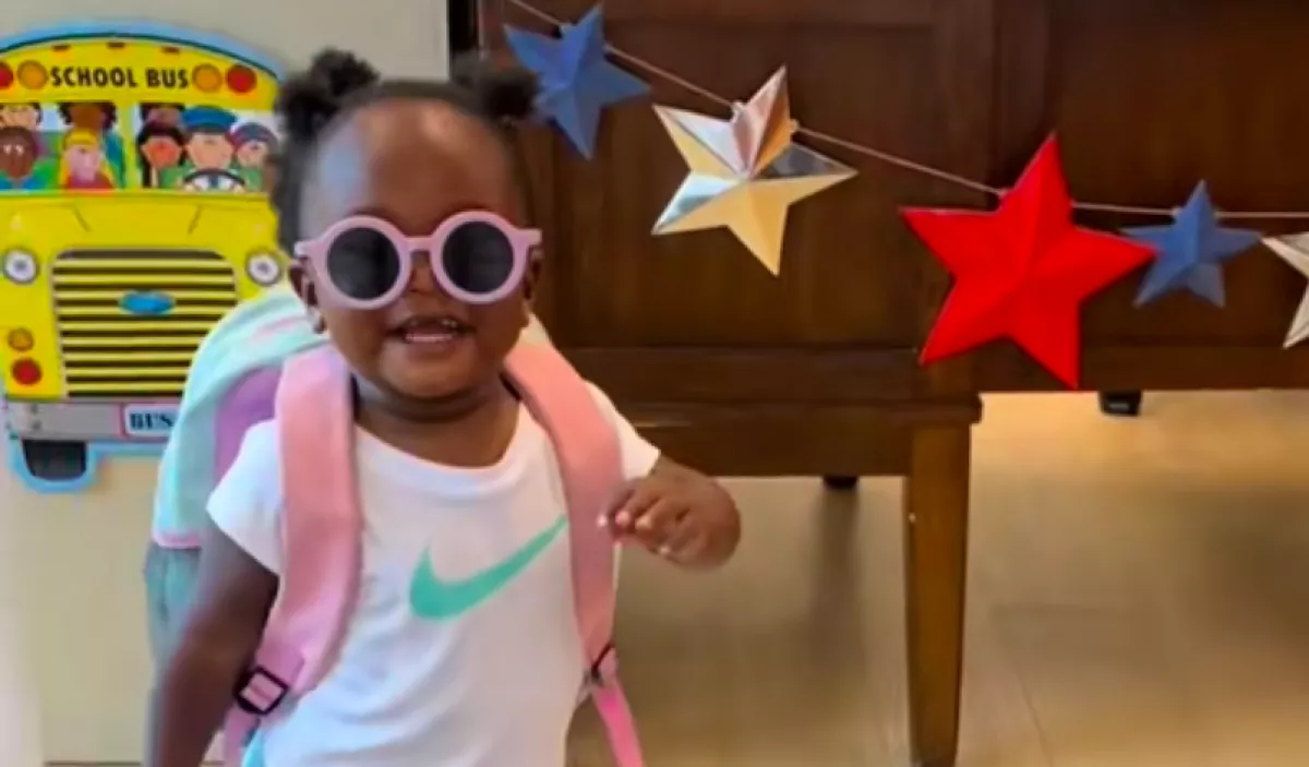 Meglepődtek a szülők, amikor a kislányuk spanyolul kezdett beszélni: aztán kiderült, miért - Videó