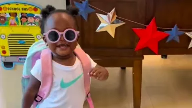 Meglepődtek a szülők, amikor a kislányuk spanyolul kezdett beszélni: aztán kiderült, miért - Videó