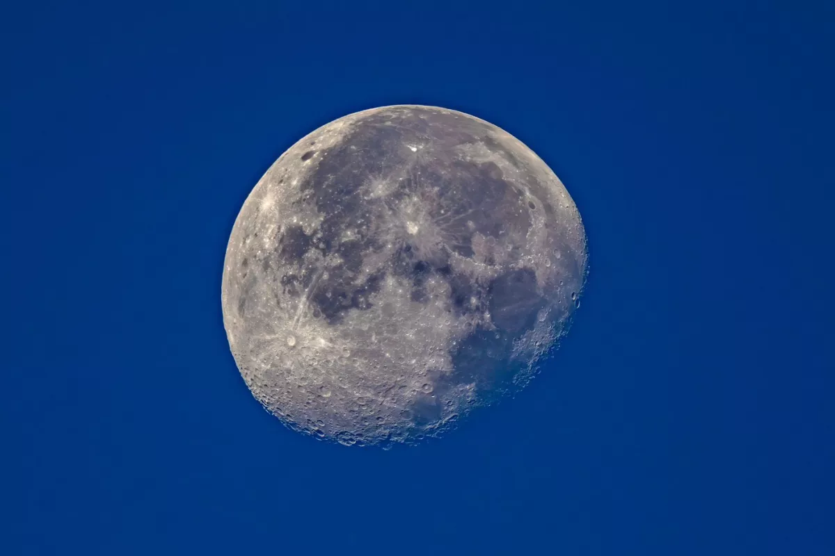 Új felfedezés állítja a feje tetejére a Hold történetét