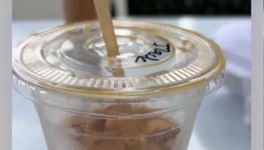 A kávéjáról küldött képet a srác a barátnőjének: leleplezte vele az igazságot - Videó