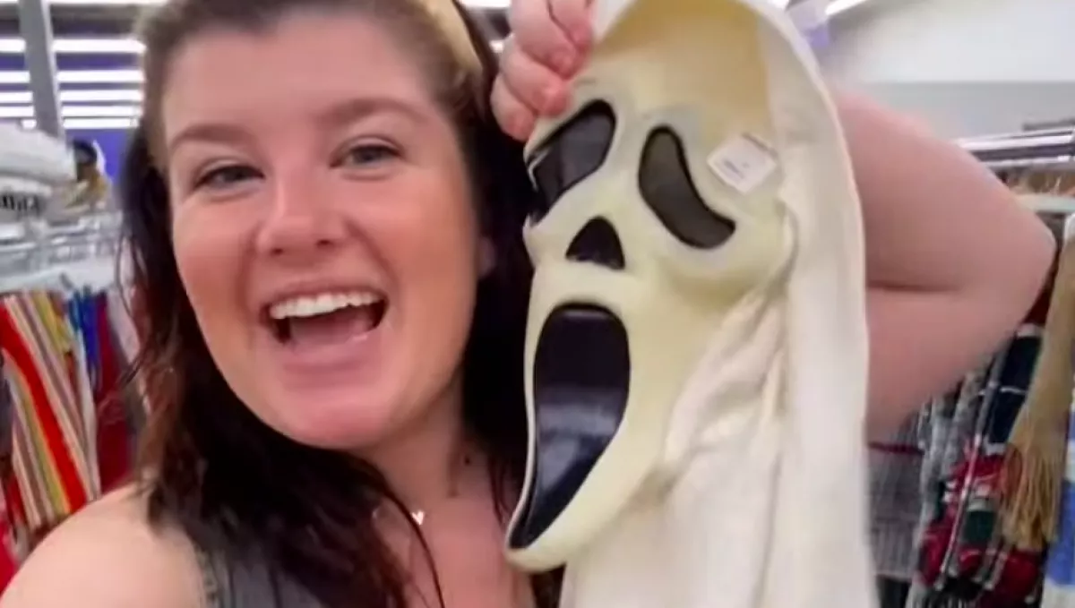 1700 forintért Sikoly-maszkot a turiban a nő: sokkot kapott, amikor kiderült a valódi ára - Videó