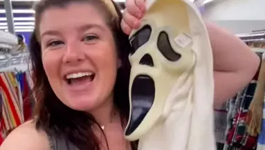 1700 forintért Sikoly-maszkot a turiban a nő: sokkot kapott, amikor kiderült a valódi ára - Videó