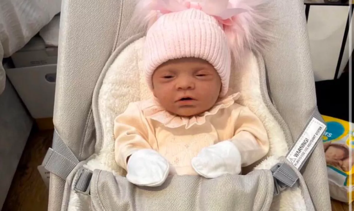 Megszületett a 22 éves Kira gyermeke: amikor az anyja meglátogatta, borzalmas titkokra derült fény - Fotók