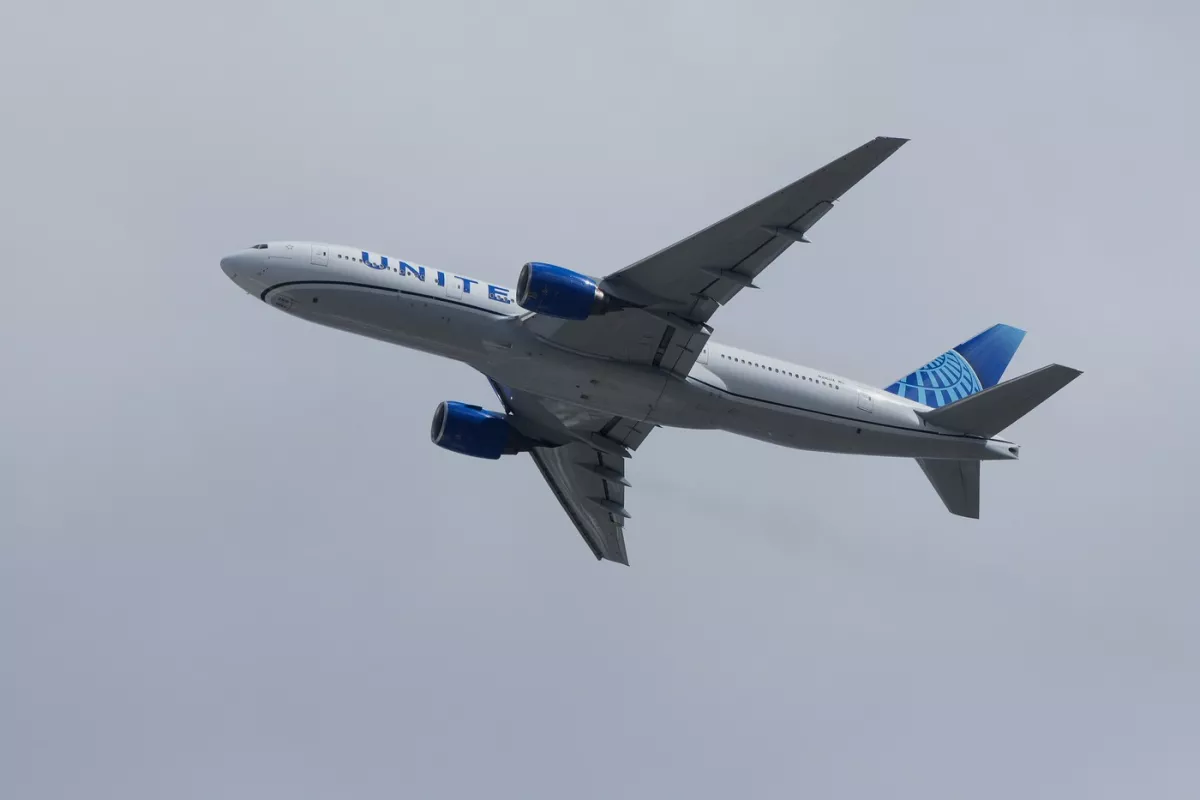 UFO ütközött az utasszállítónak 11 ezer méteren - A pilóta is megrésült - Fotók