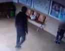Odalépett Richárd a nőhöz a megállóban tegnap délután: ami ezután történt, az horror - Videó Odalépett Richárd a nőhöz a megállóban tegnap délután: ami ezután történt, az horror - Videó
