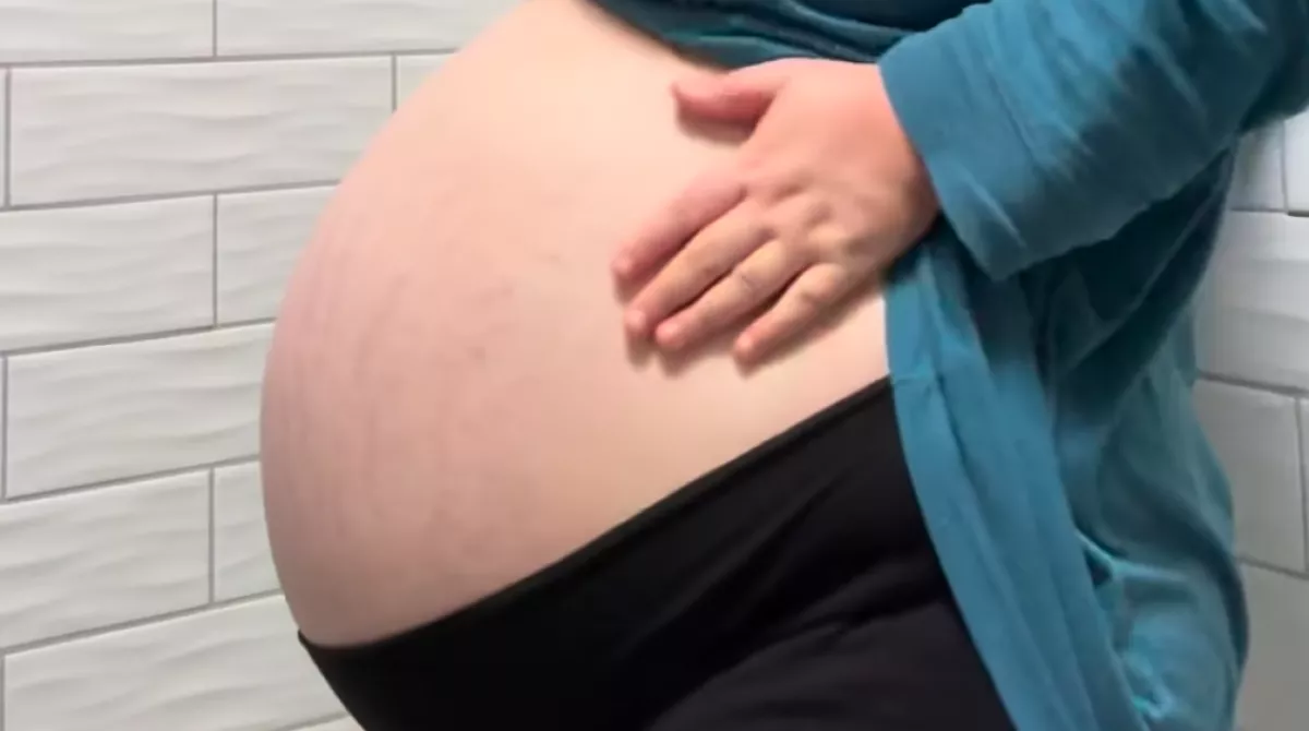 XXL-pocakja van a 25. hetes kismamának: az okától eláll az emberek lélegzete - Fotók