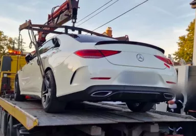 Belenéztek Zsiga táskájába a zsaruk: és rögtön ugrott a luxus Mercije is - Fotók