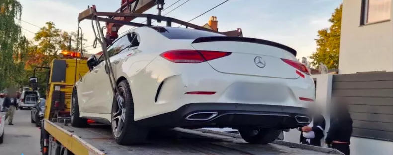 Belenéztek Zsiga táskájába a zsaruk: és rögtön ugrott a luxus Mercije is - Fotók